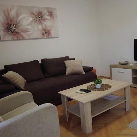Apartment Dina Omiš Esterno foto