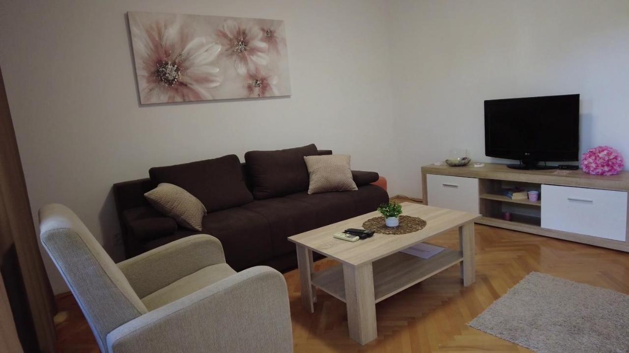 Apartment Dina Omiš Esterno foto