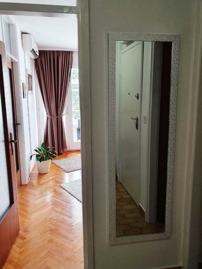 Apartment Dina Omiš Esterno foto