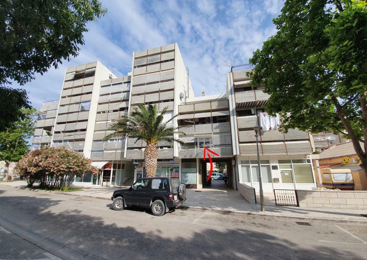 Apartment Dina Omiš Esterno foto