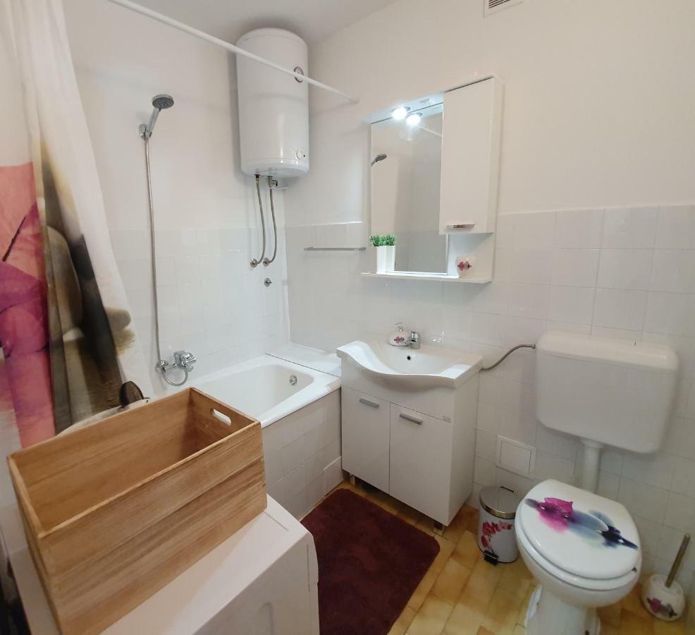 Apartment Dina Omiš Esterno foto