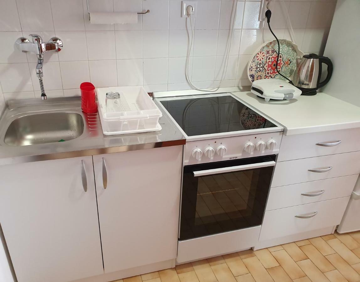 Apartment Dina Omiš Esterno foto